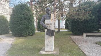 Ignaz Semmelweis Statue