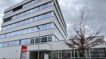 EBS-Gebäude mit Haupteingang