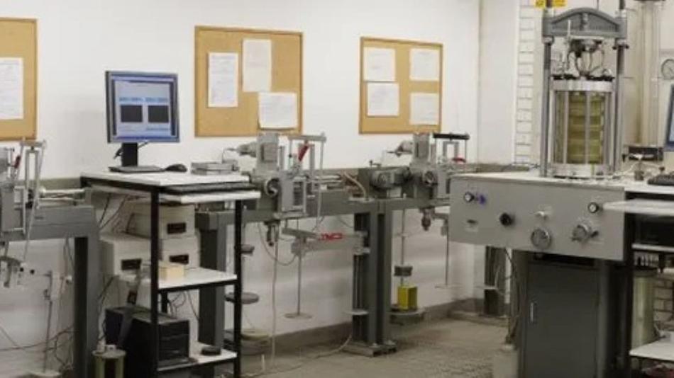 Foto des Labors für Geotechnik der Universität Innsbruck