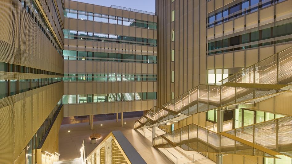 Innenhof der SFU am Freudplatz 3