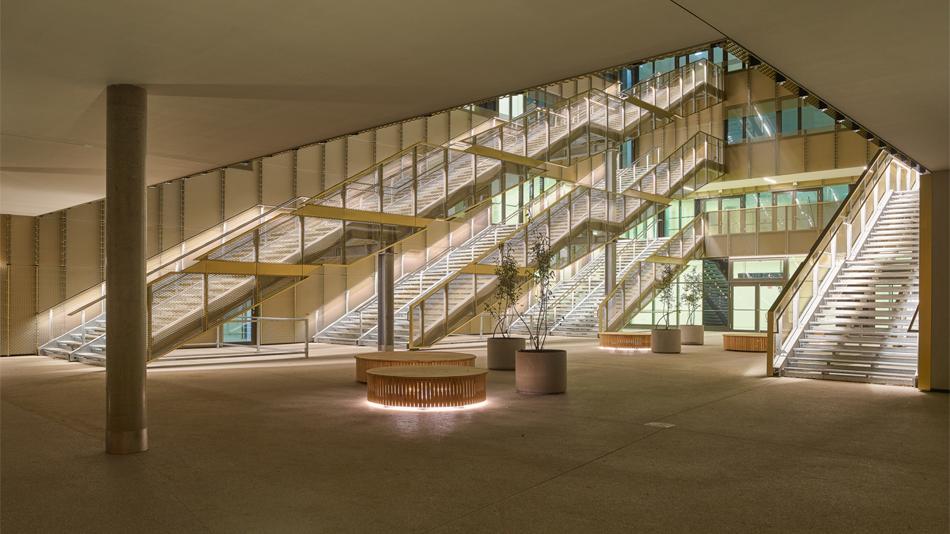 Innenhof der SFU am Freudplatz 3