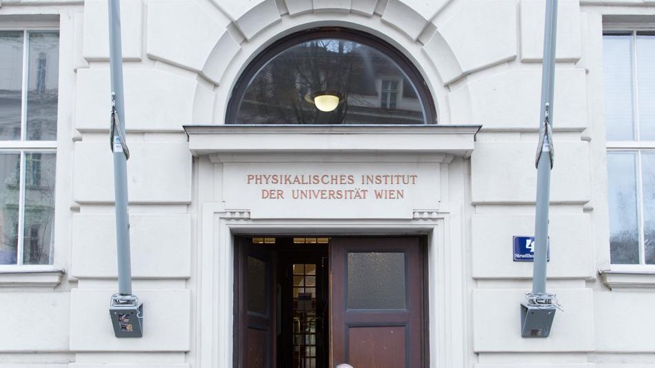 Haupteingang der Fakultät für Physik