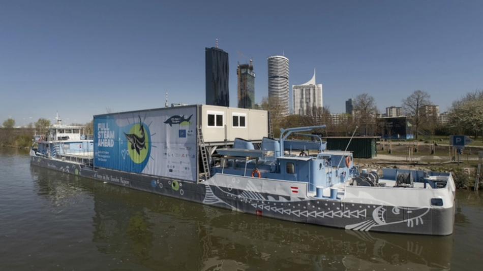 Forschungs- und Messschiff MS Negrelli auf der Donau