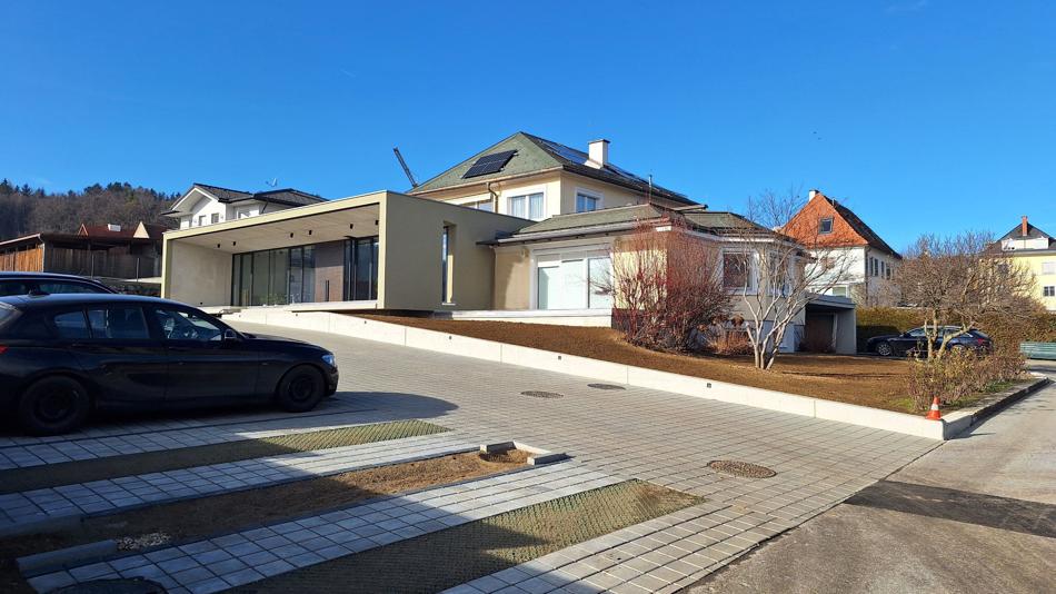 Einfahrt zum Studienzentrum Weiz