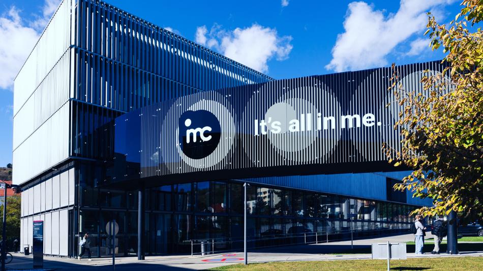 IMC Campus Krems Trakt G1 mit Brücke