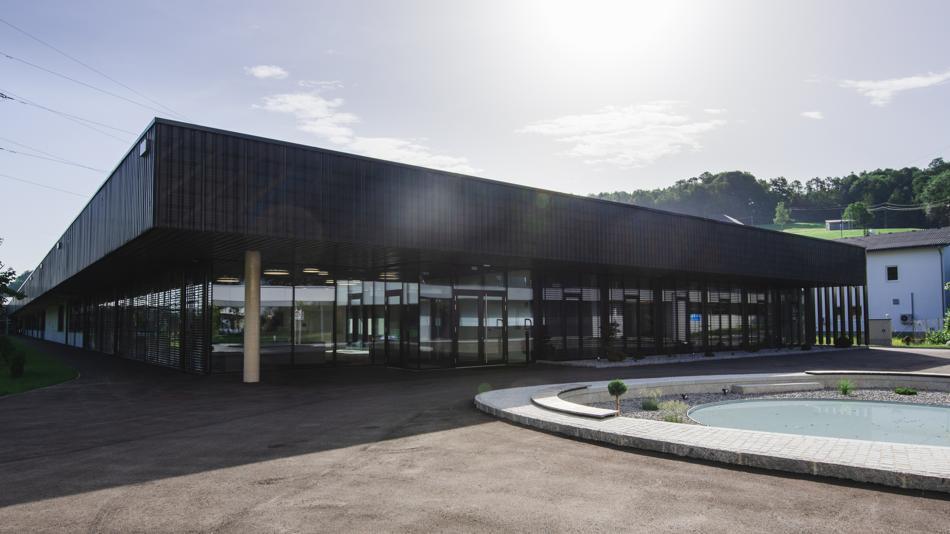 Eingang Gebäude D - Greiner Campus