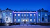 Internationale Stiftung Mozarteum, Fassade nachts