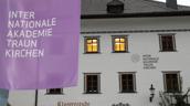 Eingang Internationale Akademie Traunkirchen vom Klosterplatz