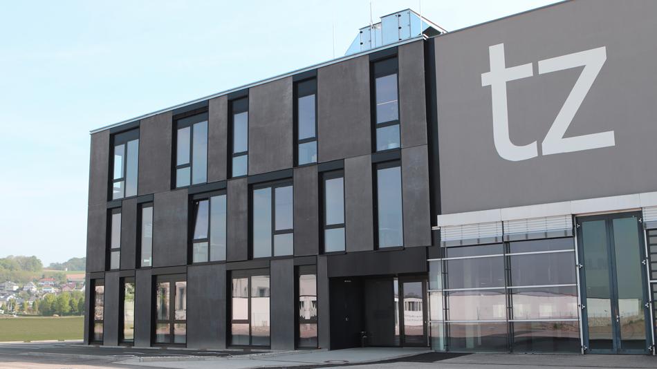 Eingang auf der Westseite des TZ Perg