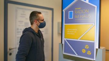 Mit dem interaktiven Radonhaus entdecken, wie Radon in Gebäude gelangt