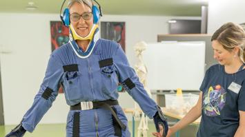 Wie fühlt sich der Alltag einer älteren Person an?