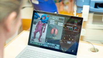 Überwachen und Üben an der Simulationspuppe Paul