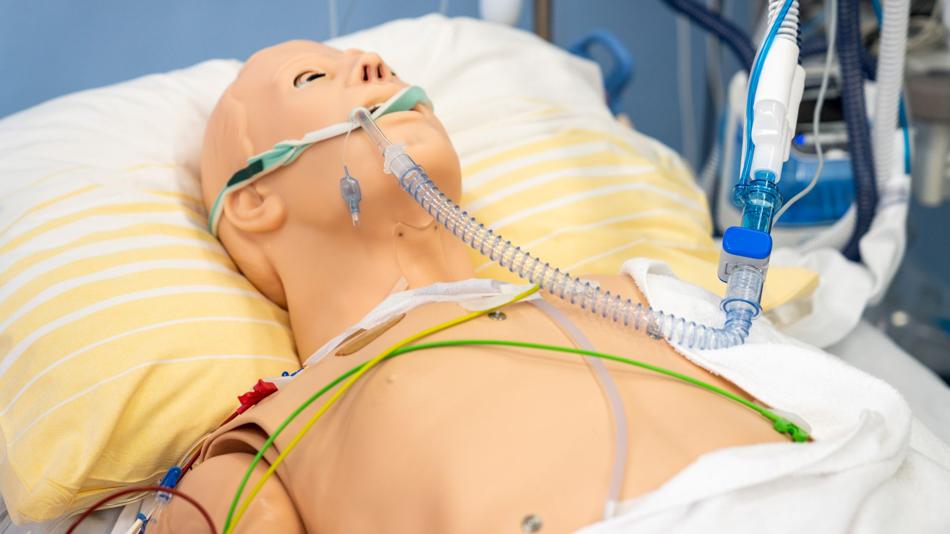 Simulationspuppe zum Üben von medizinischen Notfällen