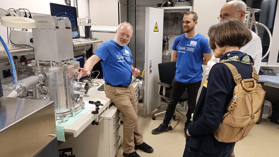 IWF-Forscher führen LNF-Besucher:innen durchs Astrolabor