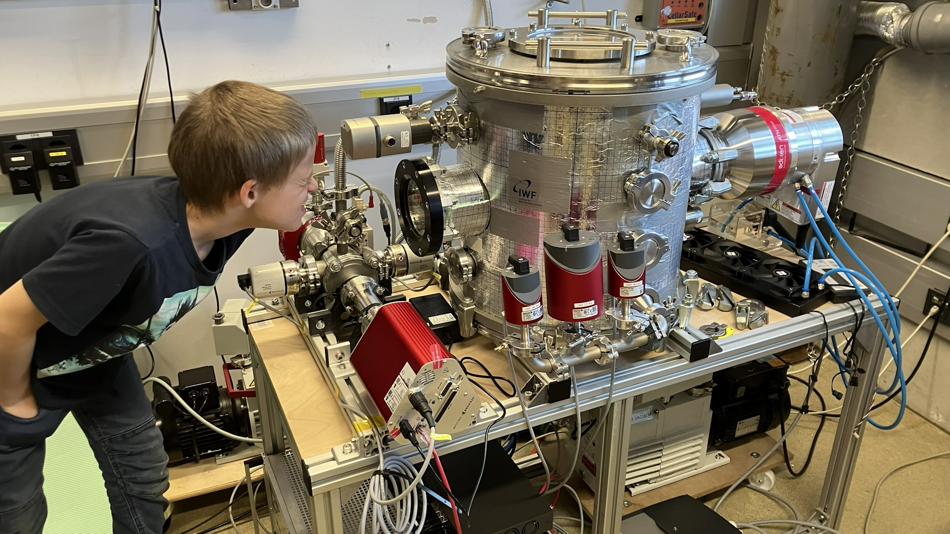 Volksschüler beim Besuch im Astrolabor