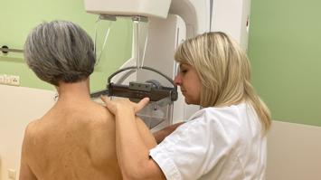 Selbstuntersuchung und Mammographie sind für die Brustkrebsvorsorge wichtig