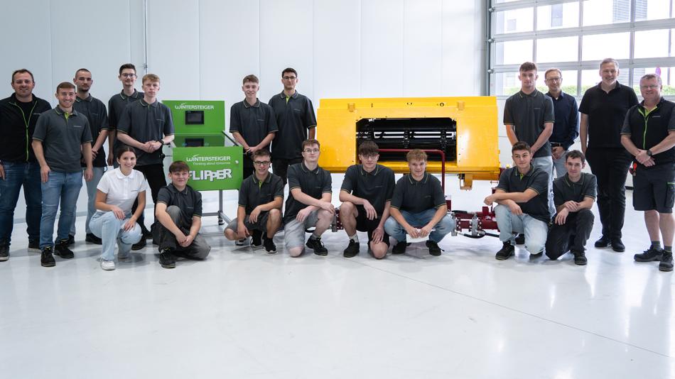 Die stolzen Lehrlinge mit ihren Erfindungen