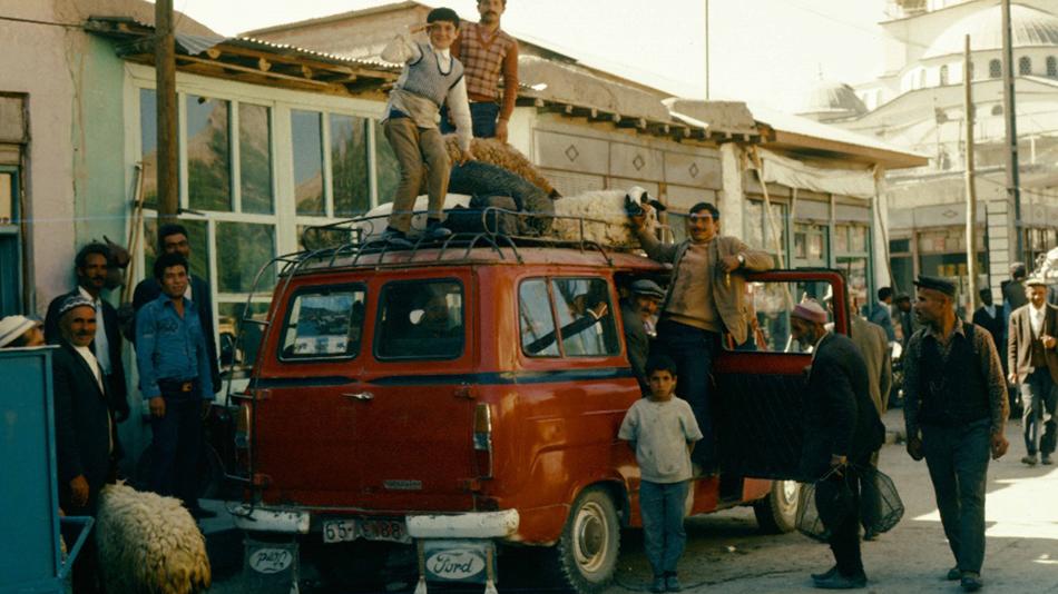 Eine Marktszene für den regionalen Handel, in der von Kurd:innen bewohnten Stadt Diyarbakır, 1974
