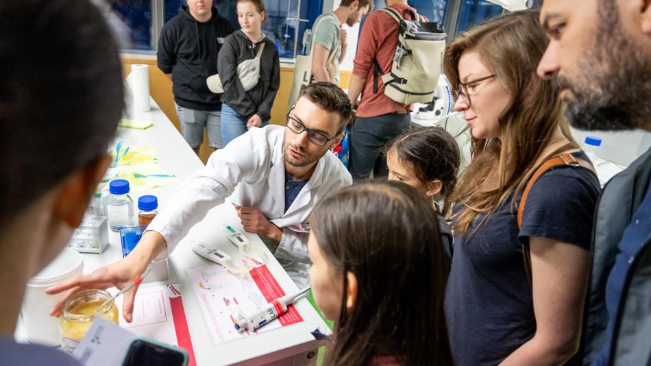 Mitmachstation - Cellulase in der Saftproduktion