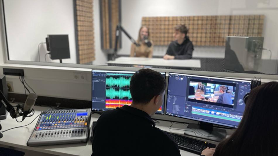 Abmischen der Tonspuren am Regieplatz