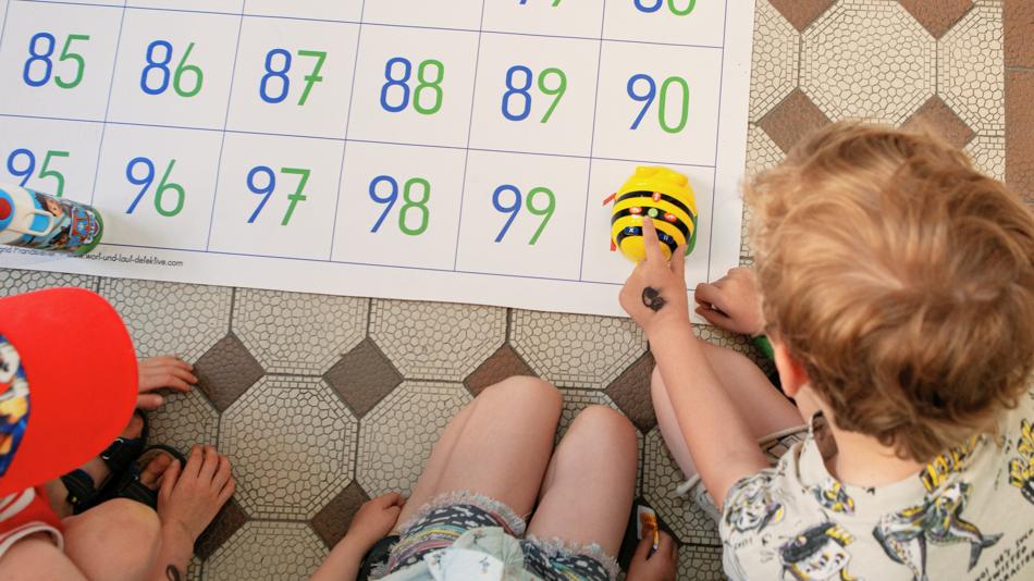Beebots und Zahlenmatte