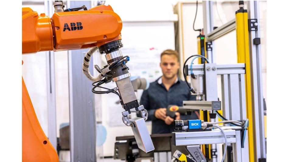 Batteriemodulmontage mit Industrieroboter