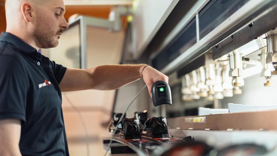 Der Ski wird zum Service eingelesen