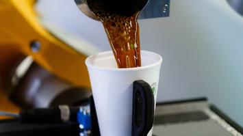 Kaffeebefüllung durch Roboter