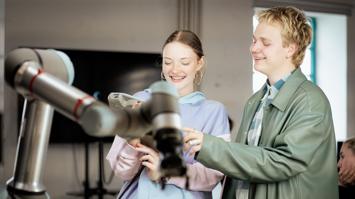 Der Cobot kann via Gamecontroller gesteuert werden