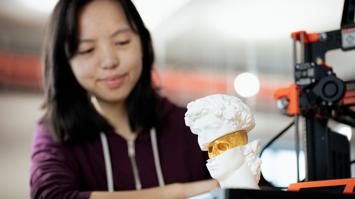 Im 3D-Druckbereich der GRAND GARAGE werden digitalen Entwürfe in greifbare Objekte verwandelt.