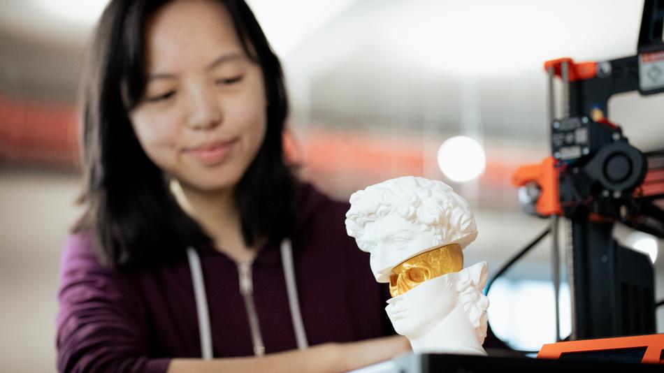 Im 3D-Druckbereich der GRAND GARAGE werden digitalen Entwürfe in greifbare Objekte verwandelt.