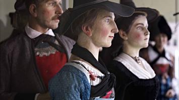 Hölzerne Figurinen in der Trachtenabteilung: Wo endet die Aussagekraft der Tracht und wann braucht es Schriftquellen oder Bilder?