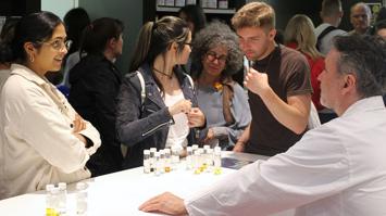 Mitmachstation: Qualität von ätherischen Ölen beurteilen