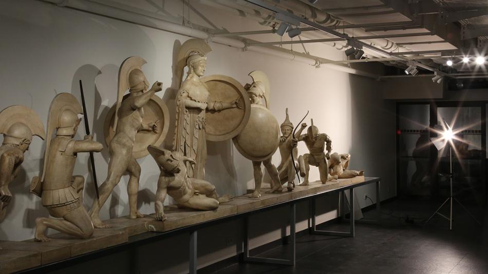 Gipsabdrücke Kampfszenen des Archäologischen Universitätsmuseums Innsbruck