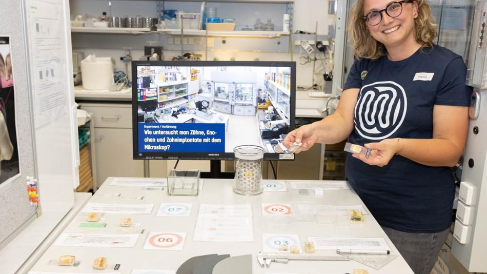 Zähne & Implantate ganz nah