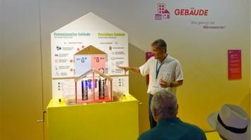 Vergleich konventionelles Gebäude und Passivhausgebäude