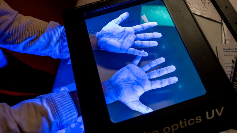 Saubere Hände, sauberes Wasser - Schutz vor unsichtbaren Feinden