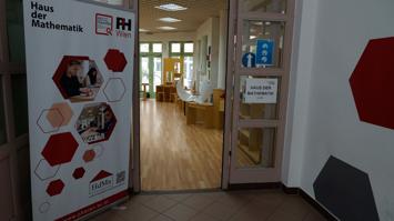 Eingang Haus der Mathematik