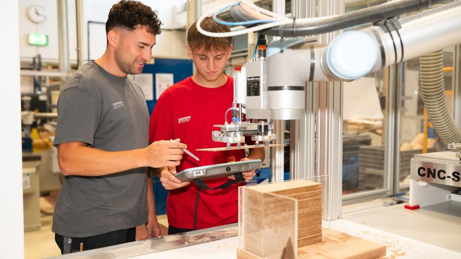 Roboter & 3D-Drucker im Isolierstoffzentrum