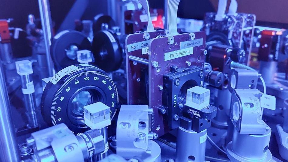 Experimenteller Aufbau in einem Quantenphysiklabor