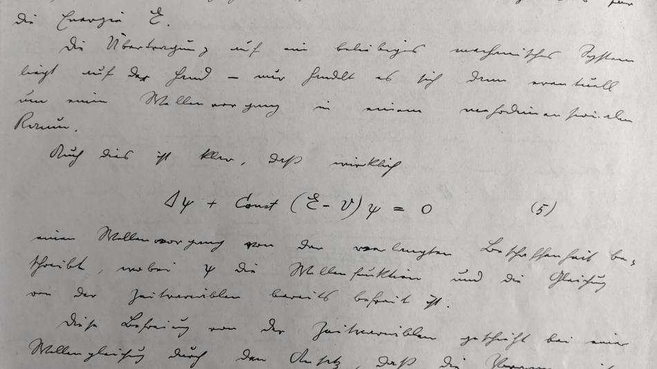 Schrödinger, Erwin: "Eigenwertproblem des Atoms II", (Allgemeine Theorie, Starkeffekt, Strömungstheorie), S. 3. (Signatur: W33-725/2)