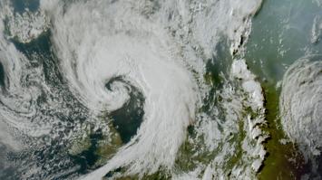 Wirbelsturm Floris vom Satelliten aufgenommen