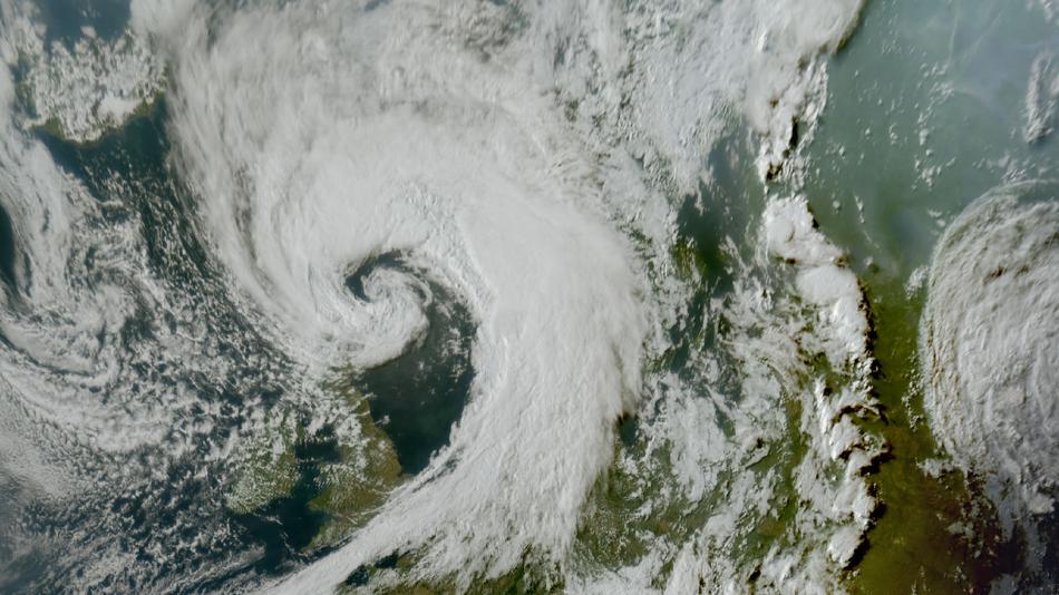 Wirbelsturm Floris vom Satelliten aufgenommen