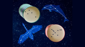 Papierbecher-Konstellationen zum Projizieren