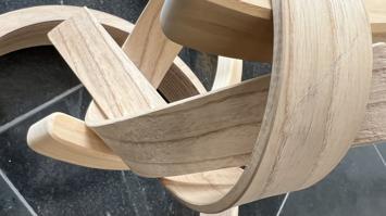 Verknotete Holzstäbe