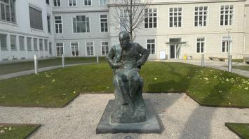 Sigmund Freud Statue
