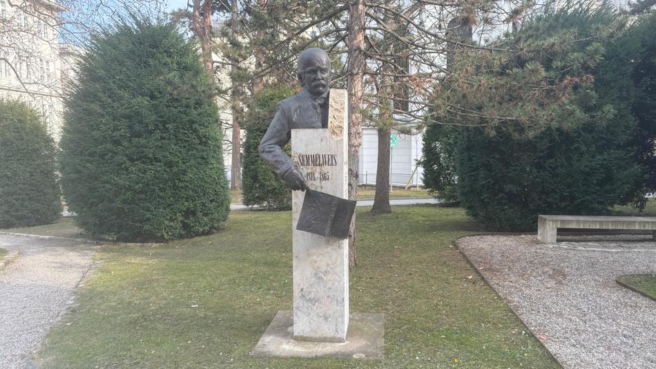 Ignaz Semmelweis Statue