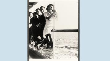 Jugendliche auf dem Schiff Galilea