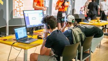 Das Bild zeigt eine Forschungsstation bei der Lange Nacht der Forschung an der FH JOANNEUM