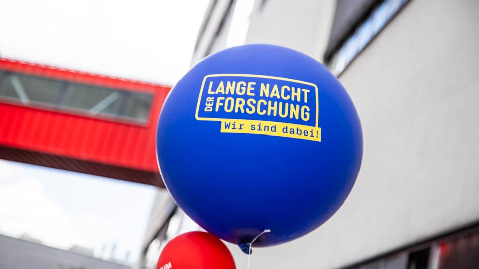 Das Bild zeigt die Lange Nacht der Forschung an der FH JOANNEUM